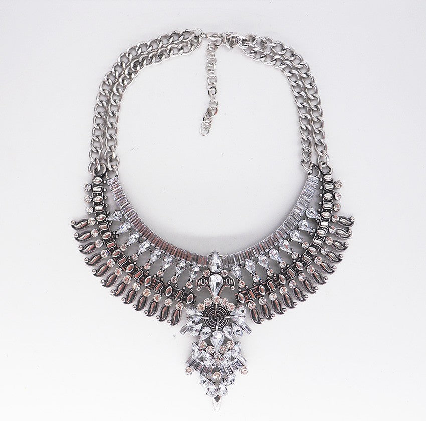 Fashionable Exaggerated Metal Vintage Clavicle Necklace — view 1